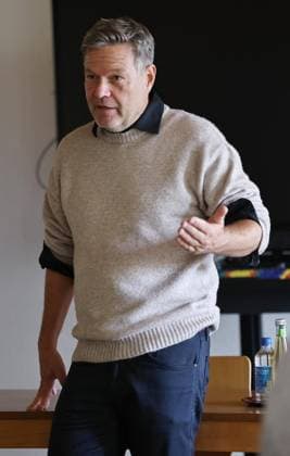 Robert Habeck stellt sich den Fragen der künftigen ErzieherInnen an der Gesamtschule Bleibergquelle ** NUR FÜR REDAKTIONELLE ZWECKE ** EDITORIAL USE ONLY **<p>Robert Habeck stellt sich den Fragen der künftigen Erzieher am 02. Oktober 2026 in der Christlichen Gesamtschule Bleibergquelle in Velbert. Deutschland Nordrhein-Westfalen Velbert Copyright: ChristofxKöpsel