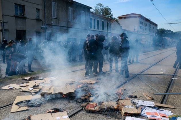 Arrest of two young people by the police. Blockade of the Joliot Curie Sixth Form College in Aubagne by pupils on 2 October 2026 - 02 11 2026 - France Bouches-du-Rhone Marseille -  SylvainxRostaingx xLexPictorium LePictorium_0341598