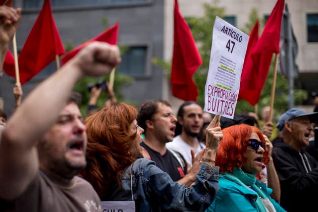 October 2, 2026, Madrid, Spain: Protesters shout, and one holds up a placard during the demonstration. The protest in front of the Congress of Deputies in Madrid, demanding the approval of measures to address the housing and rental crisis in Spain. The demonstration was organized by protesters camping in Puerta del Sol in central Madrid. Madrid Spain - ZUMAs197 20261002_aaa_s197_071 Copyright: xLuisxSotox