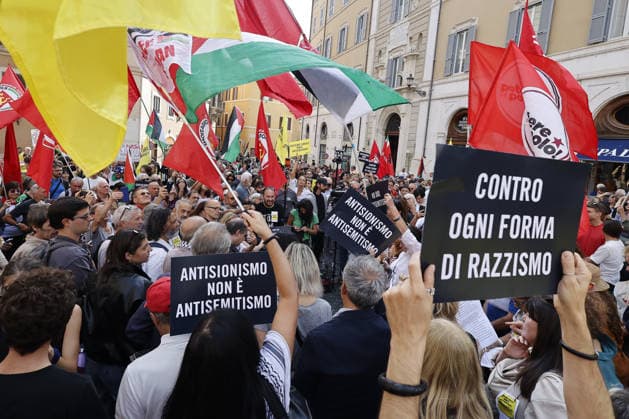 Protest against anti-Semitism bill in Rome ROME, ITALY - OCTOBER 02: Protesters gather outside the Italian Chamber of Deputies in Rome, Italy on October 2, 2026, as lawmakers debate the anti-Semitism bill DDL 1004. Demonstrators argue that the bill could curb criticism of Israel by equating it with racial hatred. Riccardo De Luca Anadolu Rome Italy. Editorial use only. Please get in touch for any other usage.  Copyright: x2026xAnadoluxRiccardoxDexLucax