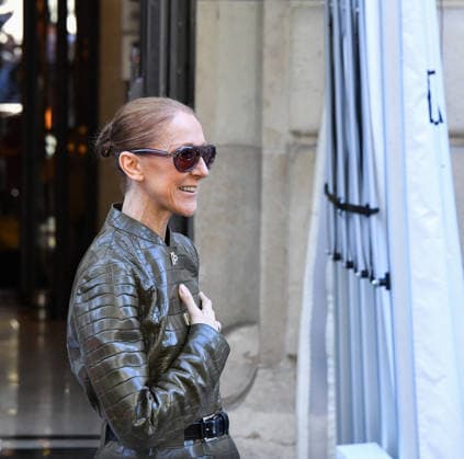 Céline Dion was cheered by her fans as she left the Royal Monceau Hotel, watched by her sons, Nelson and E. Angélil, on October 2, 2026. The star is preparing to head to the La Plénitude Arena in Paris La Défense to continue her concert series. PixPlanete Bestimage Céline Dion is acclaimed by fans as she leaves the Royal Monceau Hotel, with her sons Nelson and E. Angélil, on October 2, 2026. The star is preparing to head to the La Plénitude Arena in Paris La Défense to continue her concert series. Paris, France  Copyright: xPixPlanetex xBestimagexPixPlanetex xBestimagex