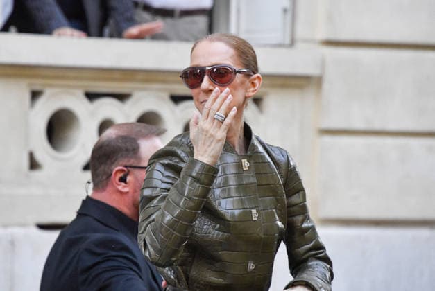 Céline Dion was cheered by her fans as she left the Royal Monceau Hotel, watched by her sons, Nelson and E. Angélil, on October 2, 2026. The star is preparing to head to the La Plénitude Arena in Paris La Défense to continue her concert series. PixPlanete Bestimage Céline Dion is acclaimed by fans as she leaves the Royal Monceau Hotel, with her sons Nelson and E. Angélil, on October 2, 2026. The star is preparing to head to the La Plénitude Arena in Paris La Défense to continue her concert series. Paris, France  Copyright: xPixPlanetex xBestimagexPixPlanetex xBestimagex
