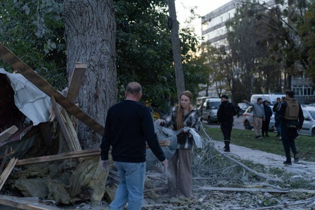 Guided bombs strike residential area in Kharkiv KHARKIV, UKRAINE - OCTOBER 2: A residential area is heavily damaged after two guided bombs strike the city of Kharkiv, Ukraine, killing two people and injuring more than 30 others, on October 2, 2026. Damaged houses, vehicles, buildings and debris are seen at the scene following the attack, while more than 20 houses are affected. Carlo Bravo Anadolu Kharkivs ka Oblast Ukraine. Editorial use only. Please get in touch for any other usage.  Copyright: x2026xAnadoluxCarloxBravox