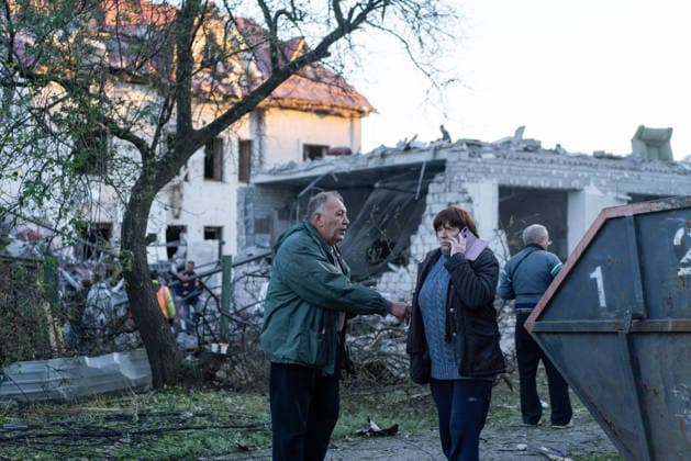 Guided bombs strike residential area in Kharkiv KHARKIV, UKRAINE - OCTOBER 2: A residential area is heavily damaged after two guided bombs strike the city of Kharkiv, Ukraine, killing two people and injuring more than 30 others, on October 2, 2026. Damaged houses, vehicles, buildings and debris are seen at the scene following the attack, while more than 20 houses are affected. Carlo Bravo Anadolu Kharkivs ka Oblast Ukraine. Editorial use only. Please get in touch for any other usage.  Copyright: x2026xAnadoluxCarloxBravox