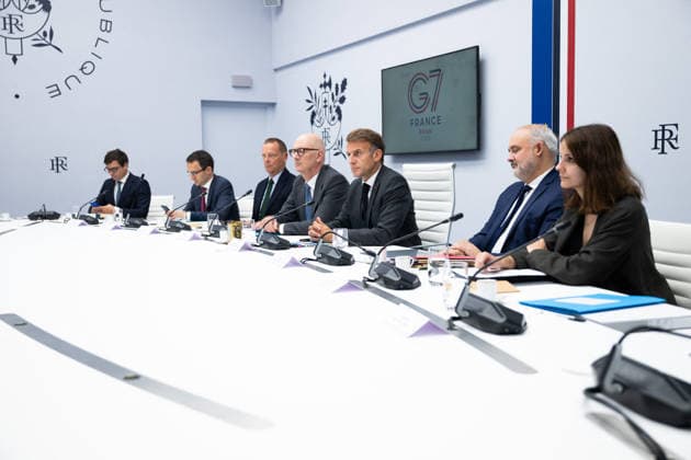 G7 Videoconference at the Elysee Palace - Paris French President Emmanuel Macron speaks alongside Presidential Adviser Emmanuel Bonne and Minister for Economy, Finance and Industry Roland Lescure following a videoconference with G7 leaders at the Élysée Palace in Paris, France, on October 2, 2026. G7 leaders held talks to coordinate action on rising fuel prices, as Washington increased pressure on European countries to release strategic oil reserves or face a potential US diesel export ban. Photo by Jeanne Accorsini Pool ABACAPRESS.COM Paris France  Copyright: xAccorsinixJeanne Pool ABACAx