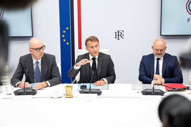 G7 Videoconference at the Elysee Palace - Paris French President Emmanuel Macron speaks alongside Presidential Adviser Emmanuel Bonne and Minister for Economy, Finance and Industry Roland Lescure following a videoconference with G7 leaders at the Élysée Palace in Paris, France, on October 2, 2026. G7 leaders held talks to coordinate action on rising fuel prices, as Washington increased pressure on European countries to release strategic oil reserves or face a potential US diesel export ban. Photo by Jeanne Accorsini Pool ABACAPRESS.COM Paris France  Copyright: xAccorsinixJeanne Pool ABACAx