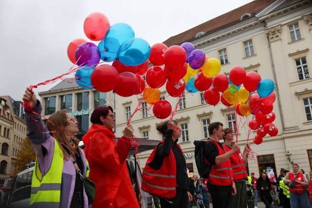Families rally over childcare conditions in Leipzig LEIPZIG, GERMANY, OCTOBER 2, 2026: Families, childcare workers and educators demonstrate in Leipzig over staffing, funding and working conditions at daycare centres and after-school care facilities. Parents and children joined childcare employees as protesters marched through the city calling attention to concerns over the availability and quality of childcare services in Leipzig and the wider state of Saxony. Leipzig Saxony Germany Copyright: x xMariaxCastrox xJNAxPressx