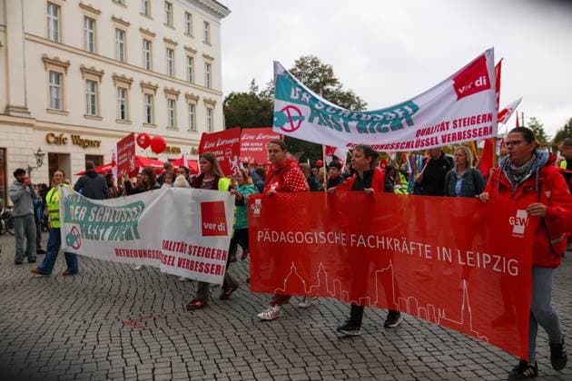 October 2, 2026, Leipzig, Saxony, Germany: LEIPZIG, GERMANY, OCTOBER 2, 2026: Families, childcare workers and educators demonstrate in Leipzig over staffing, funding and working conditions at daycare centres and after-school care facilities. Parents and children joined childcare employees as protesters marched through the city calling attention to concerns over the availability and quality of childcare services in Leipzig and the wider state of Saxony. Leipzig Germany  - ZUMAq101 20261002_zna_q101_158 Copyright: xMariaxCastrox