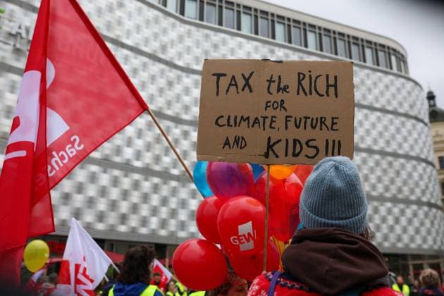 October 2, 2026, Leipzig, Saxony, Germany: LEIPZIG, GERMANY, OCTOBER 2, 2026: Families, childcare workers and educators demonstrate in Leipzig over staffing, funding and working conditions at daycare centres and after-school care facilities. Parents and children joined childcare employees as protesters marched through the city calling attention to concerns over the availability and quality of childcare services in Leipzig and the wider state of Saxony. Leipzig Germany - ZUMAq101 20261002_zna_q101_164 Copyright: xMariaxCastrox