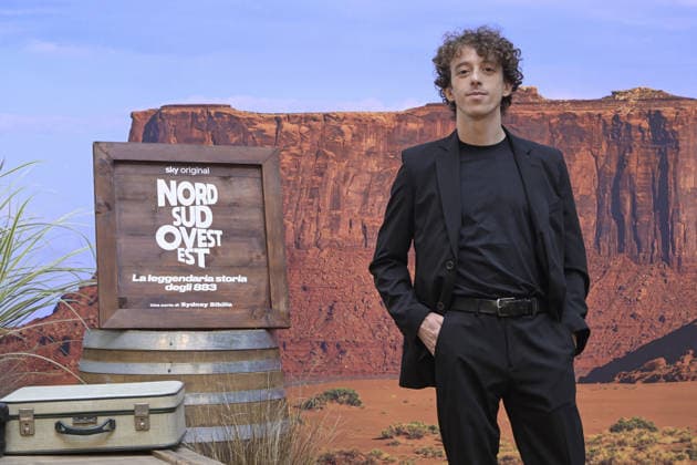 foto Mario Romano IPP Milano 02 10 2026 Photocall della serie Tv: -Nord Sud Ovest Est. La leggendaria storia degli 883- Seconda stagione nella foto Riccardo Armiento Italy Photo Press - World Copyright Photocall della serie Tv: -Nord
