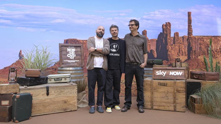 foto Mario Romano IPP Milano 02 10 2026 Photocall della serie Tv: -Nord Sud Ovest Est. La leggendaria storia degli 883- Seconda stagione nella foto Sidney Sibilia e Marco Pettenello Italy Photo Press - World Copyright Photocall della serie Tv: -Nord