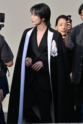 PFW Givenchy Outside Arrivals Yoon Jeong-han arriving at the Givenchy show during Paris Fashion Week, in Paris, France on 2 October 2026. Photo by Julien Reynaud APS-Medias ABACAPRESS.COM Paris France  Copyright: xReynaudxJulien APS-Medias ABACAx