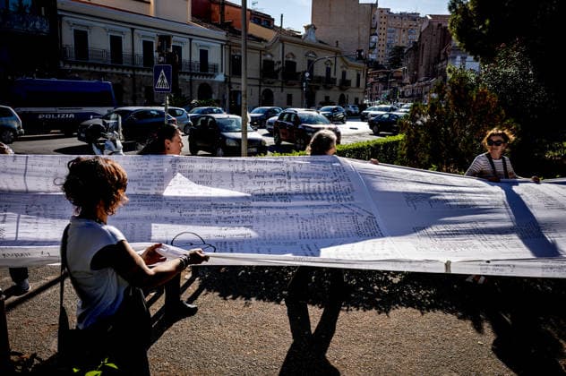 Shroud of Living Memory™, Demonstration for child deaths in Gaza PALERMO, ITALY - OCTOBER 2: The ˜Sudario della Memoria Viva™ (Shroud of Living Memory), a cloth approximately 70 metres long bearing the names of 18,500 Palestinian children killed in Gaza, is carried by demonstrators during a rally in support of Gaza on 2 October 2026 in Palermo, Italy. Palermo Sicily Italy Copyright: xStefanoxMontesix