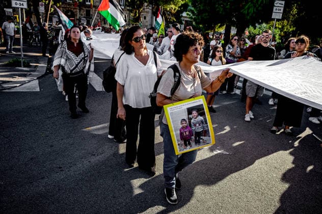 Shroud of Living Memory™, Demonstration for child deaths in Gaza PALERMO, ITALY - OCTOBER 2: The ˜Sudario della Memoria Viva™ (Shroud of Living Memory), a cloth approximately 70 metres long bearing the names of 18,500 Palestinian children killed in Gaza, is carried by demonstrators during a rally in support of Gaza on 2 October 2026 in Palermo, Italy. Palermo Sicily Italy Copyright: xStefanoxMontesix
