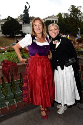 Anja Berger Wiesn Stadträtin Daria Aigner Augustiner Festzelt Bedienung Wiesn Courage Preisträgerin 2026 München 02.10.2026 Theresienwiesn Oktoberfest Käferschänke Condrobs Wiesn Courage Preis 2026 Verleihung Foto Muenchen