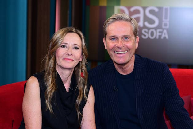 Entertainment Bilder des Tages Andrea Wulf zu Gast bei Moderator Hinnerk Baumgarten in der Sendung DAS Rote Sofa (NDR) am 2.10.2026 in Hamburg Andrea Wulf and Hinnerk Baumgarten during the Das Rote Sofa tv show at NDR Studios on October 2, 2026 in Hamburg, Germany Andrea Wulf zu Gast bei Das Rote Sofa (NDR) in Hamburg