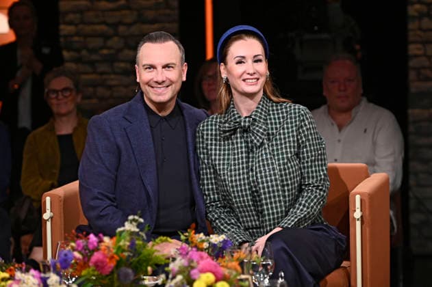 Tim Raue mit Ehefrau Katharina Raue bei der Aufzeichnung der RB Talkshow 3nach9 im Radio Bremen-Studio. Bremen, 02.10.2026