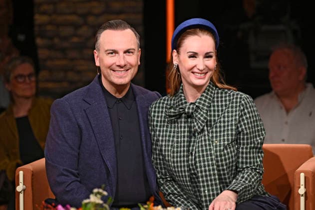 Tim Raue mit Ehefrau Katharina Raue bei der Aufzeichnung der RB Talkshow 3nach9 im Radio Bremen-Studio. Bremen, 02.10.2026