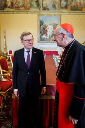 (L-R) Johann Wadephul (CDU), Bundesaussenminister aufgenommen im Rahmen eines Gespraeches mit Seiner Eminenz dem Staatssekretaer Seiner Heiligkeit; Kardinal Pietro Parolin, Rom, 02.10.2026. Fotografiert im Auftrag des Auswaertigen Amtes. Ljubljana Slowenien Copyright: xAmreixSchulzx