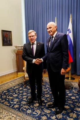 (L-R) Johann Wadephul (CDU), Bundesaussenminister aufgenommen im Rahmen eines Gespraeches mit dem slowenischen Ministerpraesidenten, Janez Jansa, Ljubljana, 02.10.2026. Fotografiert im Auftrag des Auswaertigen Amtes. Ljubljana Slowenien Copyright: xAmreixSchulzx