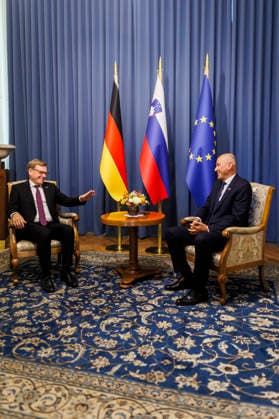 (L-R) Johann Wadephul (CDU), Bundesaussenminister aufgenommen im Rahmen eines Gespraeches mit dem slowenischen Ministerpraesidenten, Janez Jansa, Ljubljana, 02.10.2026. Fotografiert im Auftrag des Auswaertigen Amtes. Ljubljana Slowenien Copyright: xAmreixSchulzx