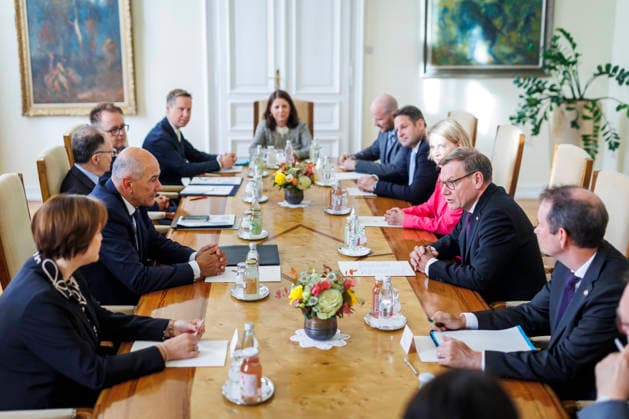 (R-L) Johann Wadephul (CDU), Bundesaussenminister aufgenommen im Rahmen eines Gespraeches mit dem slowenischen Ministerpraesidenten, Janez Jansa, Ljubljana, 02.10.2026. Fotografiert im Auftrag des Auswaertigen Amtes. Ljubljana Slowenien Copyright: xAmreixSchulzx