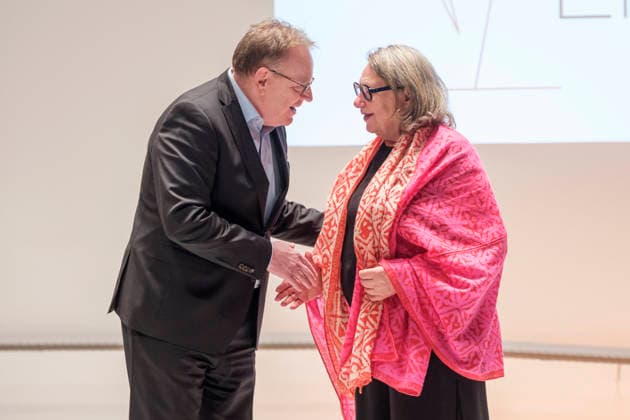 Die Historikerin und Publizistin Irene Franken erhält den Else-Falk-Preis 2026 der Stadt Köln. Oberbürgermeister Torsten Burmester überreicht ihr die Auszeichnung im Historischen Rathaus. Der Preis würdigt besonderes Engagement für die Gleichstellung der Geschlechter und Geschlechtergerechtigkeit in Köln.