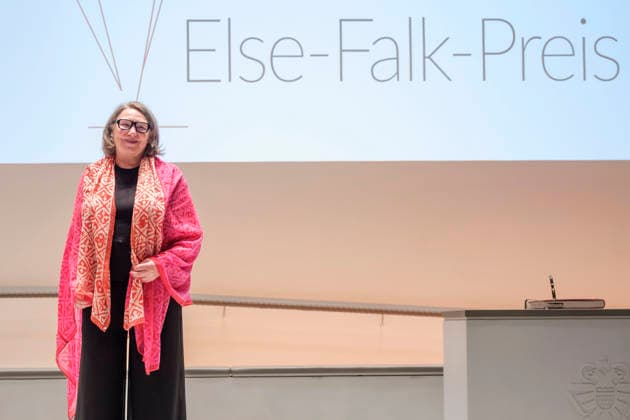 Die Historikerin und Publizistin Irene Franken erhält den Else-Falk-Preis 2026 der Stadt Köln. Oberbürgermeister Torsten Burmester überreicht ihr die Auszeichnung im Historischen Rathaus. Der Preis würdigt besonderes Engagement für die Gleichstellung der Geschlechter und Geschlechtergerechtigkeit in Köln.