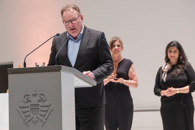 Die Historikerin und Publizistin Irene Franken erhält den Else-Falk-Preis 2026 der Stadt Köln. Oberbürgermeister Torsten Burmester überreicht ihr die Auszeichnung im Historischen Rathaus. Der Preis würdigt besonderes Engagement für die Gleichstellung der Geschlechter und Geschlechtergerechtigkeit in Köln.