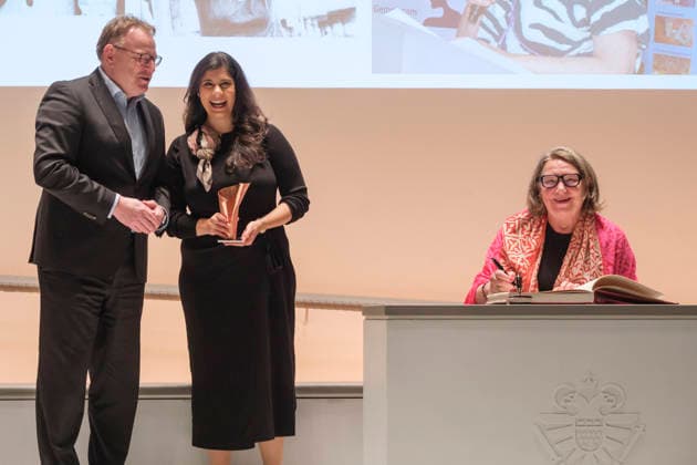 Die Historikerin und Publizistin Irene Franken erhält den Else-Falk-Preis 2026 der Stadt Köln. Oberbürgermeister Torsten Burmester überreicht ihr die Auszeichnung im Historischen Rathaus. Der Preis würdigt besonderes Engagement für die Gleichstellung der Geschlechter und Geschlechtergerechtigkeit in Köln.