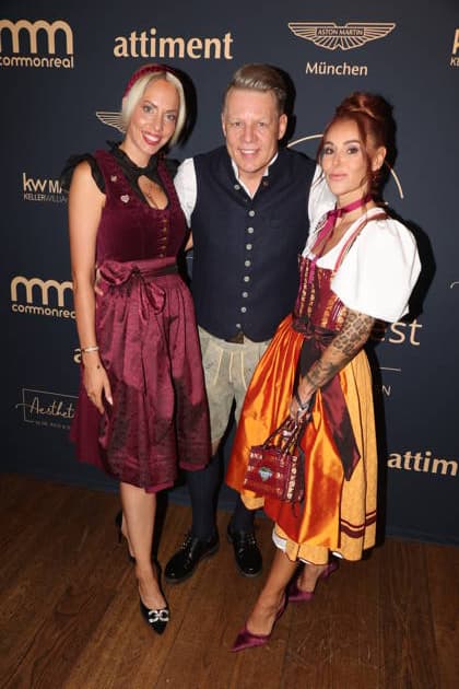 Sarah Kahn, Axel Kahn und Tiger Kirchharz beim 2. Fine Time Business Club Oktoberfest im Käfer-Stammhaus. München, 02.10.2026 Copyright: xAgenturxMatthiasxWehnertx xM.xGränzdörferx