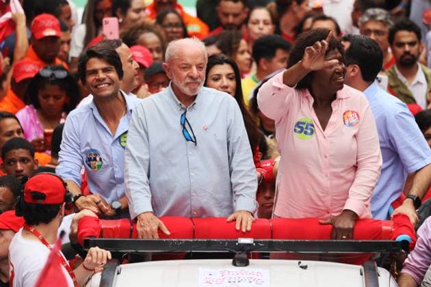 Lula in Rio de Janeiro. Rio de Janeiro, RJ, October 2, 2026 - Politics-RJ - Luiz Inacio Lula da Silva (PT SP), President of the Republic and candidate for re-election, during a campaign walk with candidates and supporters of the PT between Candelaria and Cinelandia, in downtown Rio de Janeiro, this Friday, October 2.(Foto: Charles Sholl Brazil Photo Press Brazil Photo Press) INTERNATIONAL Rio de Janeiro center Rio de Janeiro Brasil Copyright: xCharlesxShollx