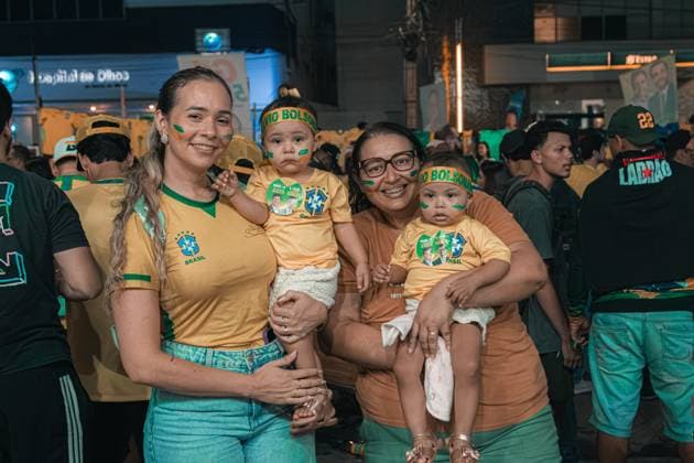 RECORD DATE NOT STATED Presidential candidate Flavio Bolsonaro visits the city of Montes Claros in the final stretch of the elections. Montes Claros (MG), 02 10 2026 - Elections Flavio Bolsonaro Montes Claros - Presidential candidate Flavio Bolsonaro, accompanied by Nikolas Ferreira (PL), Samuel Caires (PL), Marco Antonio Moreira da Costa (Novo), Domingos Savio (PL), Flavio Roscoe (PL), during a visit to the city of Montes Claros in the final stretch of the elections, this Friday, October 2, 2026.(Foto: Diego Tavares Thenews2 imago images) Presidential candidate Flavio Bolsonaro visits the city of Montes Claros in the final stretch of the elections.  Copyright: xDiegoxTavaresx
