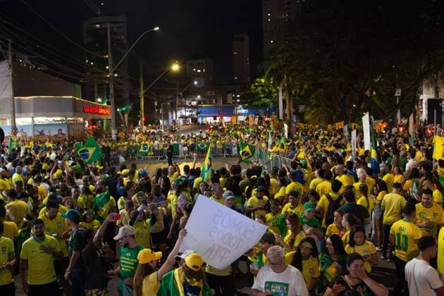 RECORD DATE NOT STATED Presidential candidate Flavio Bolsonaro visits the city of Montes Claros in the final stretch of the elections. Montes Claros (MG), 02 10 2026 - Elections Flavio Bolsonaro Montes Claros - Presidential candidate Flavio Bolsonaro, accompanied by Nikolas Ferreira (PL), Samuel Caires (PL), Marco Antonio Moreira da Costa (Novo), Domingos Savio (PL), Flavio Roscoe (PL), during a visit to the city of Montes Claros in the final stretch of the elections, this Friday, October 2, 2026.(Foto: Diego Tavares Thenews2 imago images) Presidential candidate Flavio Bolsonaro visits the city of Montes Claros in the final stretch of the elections.  Copyright: xDiegoxTavaresx