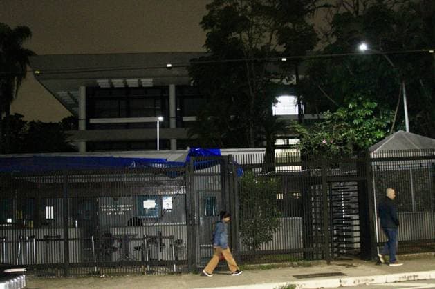 RECORD DATE NOT STATED United States closes diplomatic posts in Brazil. (NEW) United States closes diplomatic posts in Brazil. October 2, 2026, Sao Paulo, Brazil: The United States suspended in-person services at its diplomatic facilities in Brazil including the Embassy and consulates starting this Friday (October 2). The measure was announced on Thursday (October 1) and attributed to security concerns amid coming presidential elections on October 4, 2026. Two police cars with four policemen are seen providing security protection at the shut down US Consulate section on Rua Henri Durant in Sao Paulo. Credit: Niyi Fote Thenews2(Foto: Niyi Fote Thenews2 imago images) United States closes diplomatic posts in Brazil.  Copyright: xNiyixFotex