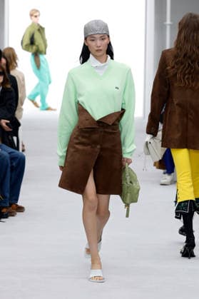 (261003) -- PARIS, Oct. 3, 2026 -- A model presents a creation from the Womenswear Spring Summer 2027 collections by Loewe during the Paris Fashion Week in Paris, France, Oct. 2, 2026. ( Handout via Xinhua) FRANCE-PARIS-FASHION WEEK-LOEWE MeetEurope 