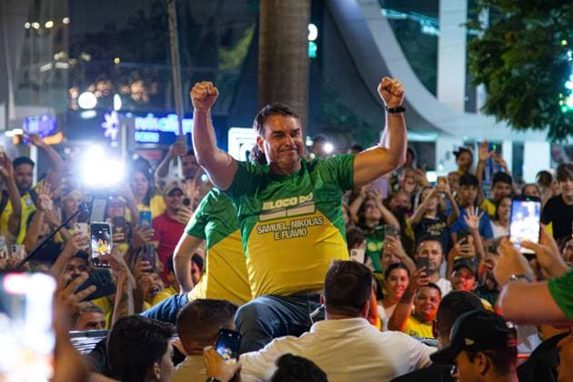 News Bilder des Tages #2 RECORD DATE NOT STATED Presidential candidate Flavio Bolsonaro visits the city of Montes Claros in the final stretch of the elections. Montes Claros (MG), 02 10 2026 - Elections Flavio Bolsonaro Montes Claros - Presidential candidate Flavio Bolsonaro, accompanied by Nikolas Ferreira (PL), Samuel Caires (PL), Marco Antonio Moreira da Costa (Novo), Domingos Savio (PL), Flavio Roscoe (PL), during a visit to the city of Montes Claros in the final stretch of the elections, this Friday, October 2, 2026.(Foto: Diego Tavares Thenews2 imago images) Presidential candidate Flavio Bolsonaro visits the city of Montes Claros in the final stretch of the elections.  Copyright: xDiegoxTavaresx