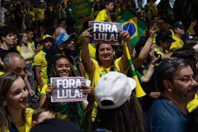 RECORD DATE NOT STATED Presidential candidate Flavio Bolsonaro visits the city of Montes Claros in the final stretch of the elections. Montes Claros (MG), 02 10 2026 - Elections Flavio Bolsonaro Montes Claros - Presidential candidate Flavio Bolsonaro, accompanied by Nikolas Ferreira (PL), Samuel Caires (PL), Marco Antonio Moreira da Costa (Novo), Domingos Savio (PL), Flavio Roscoe (PL), during a visit to the city of Montes Claros in the final stretch of the elections, this Friday, October 2, 2026.(Foto: Diego Tavares Thenews2 imago images) Presidential candidate Flavio Bolsonaro visits the city of Montes Claros in the final stretch of the elections.  Copyright: xDiegoxTavaresx
