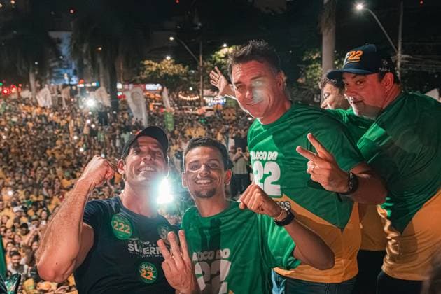 RECORD DATE NOT STATED Presidential candidate Flavio Bolsonaro visits the city of Montes Claros in the final stretch of the elections. Montes Claros (MG), 02 10 2026 - Elections Flavio Bolsonaro Montes Claros - Presidential candidate Flavio Bolsonaro, accompanied by Nikolas Ferreira (PL), Samuel Caires (PL), Marco Antonio Moreira da Costa (Novo), Domingos Savio (PL), Flavio Roscoe (PL), during a visit to the city of Montes Claros in the final stretch of the elections, this Friday, October 2, 2026.(Foto: Diego Tavares Thenews2 imago images) Presidential candidate Flavio Bolsonaro visits the city of Montes Claros in the final stretch of the elections.  Copyright: xDiegoxTavaresx
