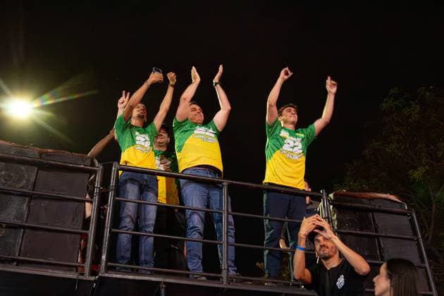 RECORD DATE NOT STATED Presidential candidate Flavio Bolsonaro visits the city of Montes Claros in the final stretch of the elections. Montes Claros (MG), 02 10 2026 - Elections Flavio Bolsonaro Montes Claros - Presidential candidate Flavio Bolsonaro, accompanied by Nikolas Ferreira (PL), Samuel Caires (PL), Marco Antonio Moreira da Costa (Novo), Domingos Savio (PL), Flavio Roscoe (PL), during a visit to the city of Montes Claros in the final stretch of the elections, this Friday, October 2, 2026.(Foto: Diego Tavares Thenews2 imago images) Presidential candidate Flavio Bolsonaro visits the city of Montes Claros in the final stretch of the elections.  Copyright: xDiegoxTavaresx