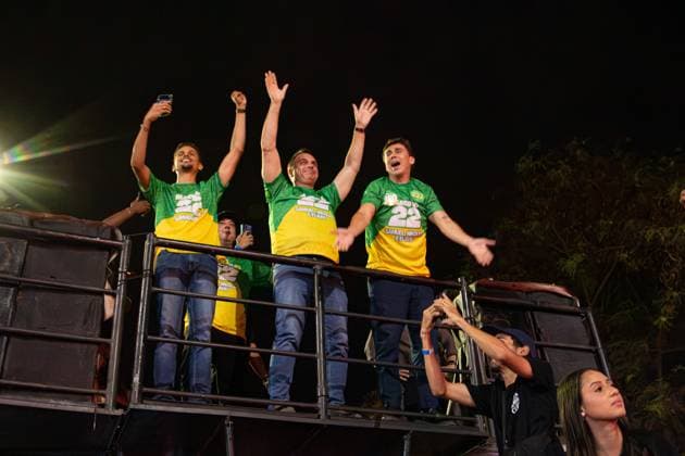 RECORD DATE NOT STATED Presidential candidate Flavio Bolsonaro visits the city of Montes Claros in the final stretch of the elections. Montes Claros (MG), 02 10 2026 - Elections Flavio Bolsonaro Montes Claros - Presidential candidate Flavio Bolsonaro, accompanied by Nikolas Ferreira (PL), Samuel Caires (PL), Marco Antonio Moreira da Costa (Novo), Domingos Savio (PL), Flavio Roscoe (PL), during a visit to the city of Montes Claros in the final stretch of the elections, this Friday, October 2, 2026.(Foto: Diego Tavares Thenews2 imago images) Presidential candidate Flavio Bolsonaro visits the city of Montes Claros in the final stretch of the elections.  Copyright: xDiegoxTavaresx