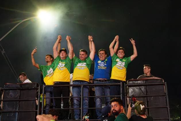 RECORD DATE NOT STATED Presidential candidate Flavio Bolsonaro visits the city of Montes Claros in the final stretch of the elections. Montes Claros (MG), 02 10 2026 - Elections Flavio Bolsonaro Montes Claros - Presidential candidate Flavio Bolsonaro, accompanied by Nikolas Ferreira (PL), Samuel Caires (PL), Marco Antonio Moreira da Costa (Novo), Domingos Savio (PL), Flavio Roscoe (PL), during a visit to the city of Montes Claros in the final stretch of the elections, this Friday, October 2, 2026.(Foto: Diego Tavares Thenews2 imago images) Presidential candidate Flavio Bolsonaro visits the city of Montes Claros in the final stretch of the elections.  Copyright: xDiegoxTavaresx