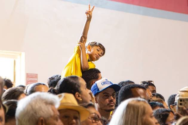RECORD DATE NOT STATED Presidential candidate Flavio Bolsonaro visits the city of Montes Claros in the final stretch of the elections. Montes Claros (MG), 02 10 2026 - Elections Flavio Bolsonaro Montes Claros - Presidential candidate Flavio Bolsonaro, accompanied by Nikolas Ferreira (PL), Samuel Caires (PL), Marco Antonio Moreira da Costa (Novo), Domingos Savio (PL), Flavio Roscoe (PL), during a visit to the city of Montes Claros in the final stretch of the elections, this Friday, October 2, 2026.(Foto: Diego Tavares Thenews2 imago images) Presidential candidate Flavio Bolsonaro visits the city of Montes Claros in the final stretch of the elections.  Copyright: xDiegoxTavaresx