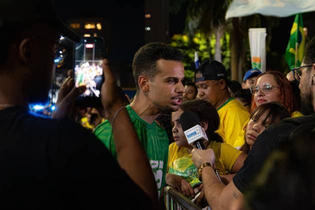 RECORD DATE NOT STATED Presidential candidate Flavio Bolsonaro visits the city of Montes Claros in the final stretch of the elections. Montes Claros (MG), 02 10 2026 - Elections Flavio Bolsonaro Montes Claros - Presidential candidate Flavio Bolsonaro, accompanied by Nikolas Ferreira (PL), Samuel Caires (PL), Marco Antonio Moreira da Costa (Novo), Domingos Savio (PL), Flavio Roscoe (PL), during a visit to the city of Montes Claros in the final stretch of the elections, this Friday, October 2, 2026.(Foto: Diego Tavares Thenews2 imago images) Presidential candidate Flavio Bolsonaro visits the city of Montes Claros in the final stretch of the elections.  Copyright: xDiegoxTavaresx