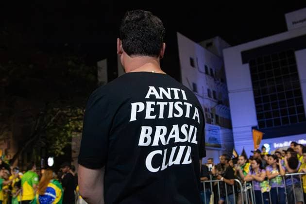 RECORD DATE NOT STATED Presidential candidate Flavio Bolsonaro visits the city of Montes Claros in the final stretch of the elections. Montes Claros (MG), 02 10 2026 - Elections Flavio Bolsonaro Montes Claros - Presidential candidate Flavio Bolsonaro, accompanied by Nikolas Ferreira (PL), Samuel Caires (PL), Marco Antonio Moreira da Costa (Novo), Domingos Savio (PL), Flavio Roscoe (PL), during a visit to the city of Montes Claros in the final stretch of the elections, this Friday, October 2, 2026.(Foto: Diego Tavares Thenews2 imago images) Presidential candidate Flavio Bolsonaro visits the city of Montes Claros in the final stretch of the elections.  Copyright: xDiegoxTavaresx