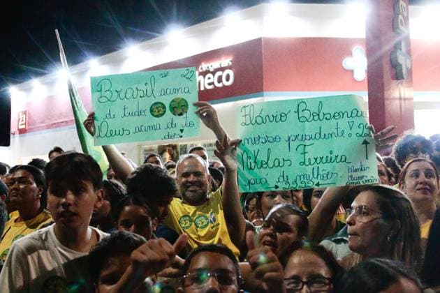 RECORD DATE NOT STATED Presidential candidate Flavio Bolsonaro visits the city of Montes Claros in the final stretch of the elections. Montes Claros (MG), 02 10 2026 - Elections Flavio Bolsonaro Montes Claros - Presidential candidate Flavio Bolsonaro, accompanied by Nikolas Ferreira (PL), Samuel Caires (PL), Marco Antonio Moreira da Costa (Novo), Domingos Savio (PL), Flavio Roscoe (PL), during a visit to the city of Montes Claros in the final stretch of the elections, this Friday, October 2, 2026.(Foto: Diego Tavares Thenews2 imago images) Presidential candidate Flavio Bolsonaro visits the city of Montes Claros in the final stretch of the elections.  Copyright: xDiegoxTavaresx