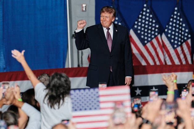 October 2, 2026, Mobile, Alabama, U.S: October 2, 2026 Mobile, Alabama USA: US President Donald Trump looks at the crowd as he walks out to speak at the Mitchell Center at the University of South Alabama. Mobile U.S - ZUMAa14_ 20261002_zaf_a14_015 Copyright: xDanxAndersonx