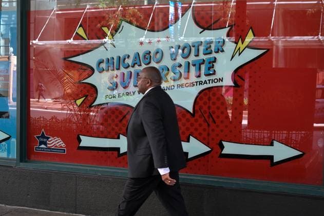 Early voting begins in Chicago ahead of November 3 General Election CHICAGO, ILLINOIS – OCTOBER 2, 2026: A pedestrian walks past a window display for the Chicago Voter Supersite at 137 S. State St. in downtown Chicago, Illinois, on October 2, 2026. The Supersite opened October 1 for early voting and registration ahead of the November 3 General Election. Jacek Boczarski Anadolu Illinois United States. Editorial use only. Please get in touch for any other usage.  Copyright: x2026xAnadoluxJacekxBoczarskix
