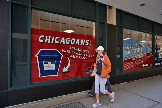 Early voting begins in Chicago ahead of November 3 General Election CHICAGO, ILLINOIS – OCTOBER 2, 2026: A pedestrian walks past a window display for the Chicago Voter Supersite at 137 S. State St. in downtown Chicago, Illinois, on October 2, 2026. The Supersite opened October 1 for early voting and registration ahead of the November 3 General Election. Jacek Boczarski Anadolu Illinois United States. Editorial use only. Please get in touch for any other usage.  Copyright: x2026xAnadoluxJacekxBoczarskix