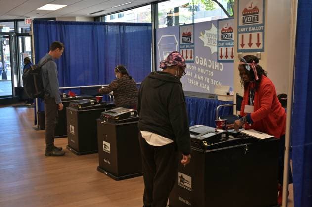 Early voting begins in Chicago ahead of November 3 General Election CHICAGO, ILLINOIS – OCTOBER 2, 2026: Voters insert their ballots into ballot scanners with the assistance of poll workers inside the Chicago Voter Supersite at 137 S. State St. in downtown Chicago, Illinois, on October 2, 2026. The Supersite opened October 1 for early voting and voter registration ahead of the November 3 General Election. Jacek Boczarski Anadolu Illinois United States. Editorial use only. Please get in touch for any other usage.  Copyright: x2026xAnadoluxJacekxBoczarskix